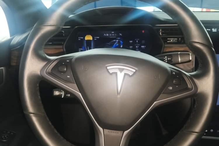 Used Tesla Model X 2019 Long-Range Version Steering Wheel