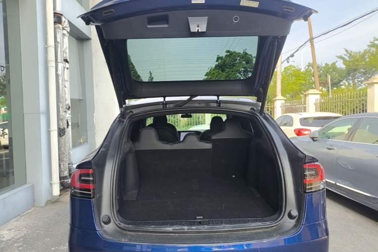 Used Tesla Model X 2019 Long-Range Version Trunk