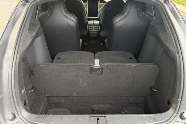 Used Tesla Model X 2019 Long-Range Version Trunk