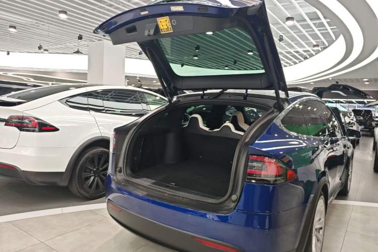 Used Tesla Model X 2019 Long-Range Version Trunk