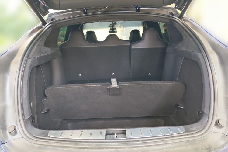 Used Tesla Model X 2019 Long-Range Version Trunk