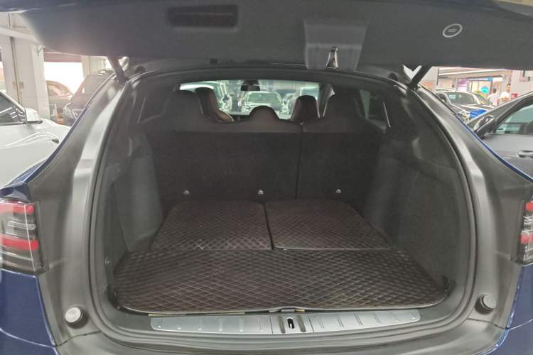 Used Tesla Model X 2019 Long-Range Version Trunk