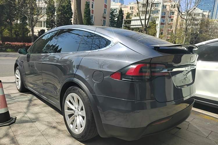 Used Tesla Model X 2019 Long-Range Version Exterior 2
