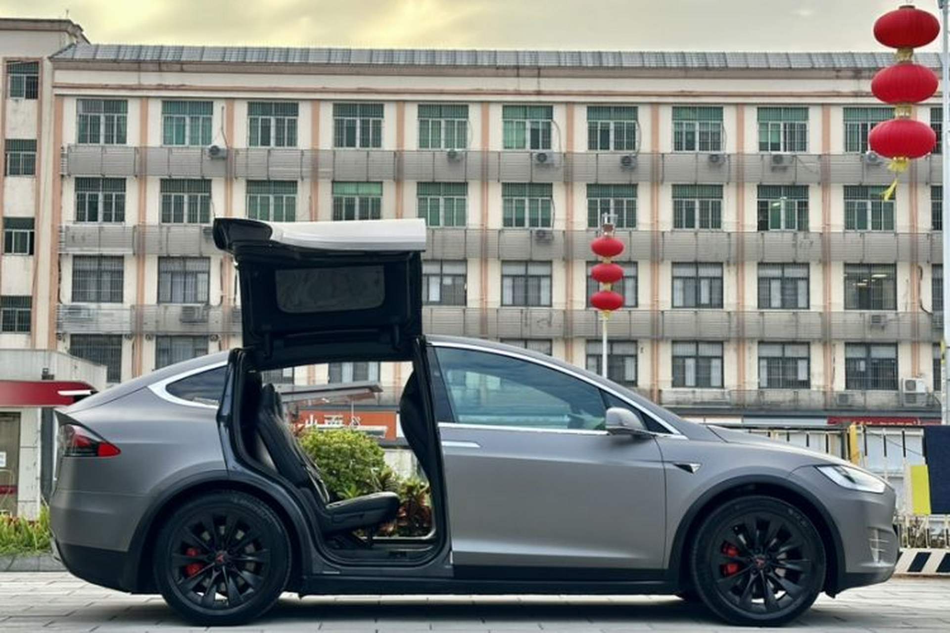 Used Tesla Model X 2019 Long-Range Version Exterior 2