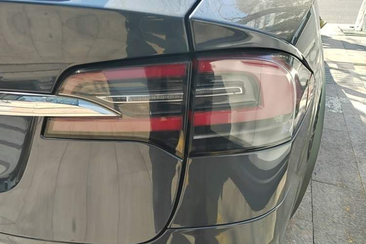 Used Tesla Model X 2019 Long-Range Version Exterior 3