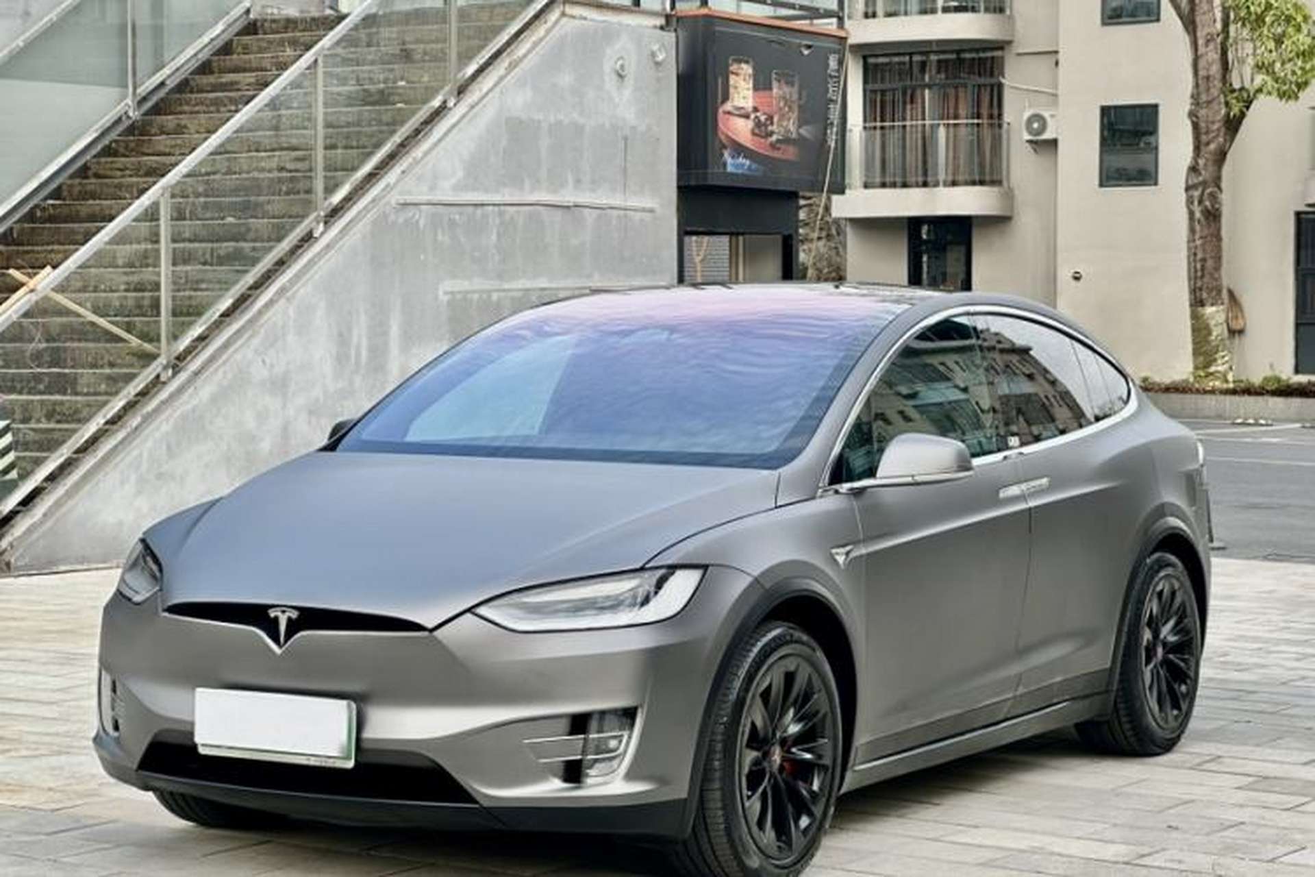 Used Tesla Model X 2019 Long-Range Version Front Left 45 Deg
