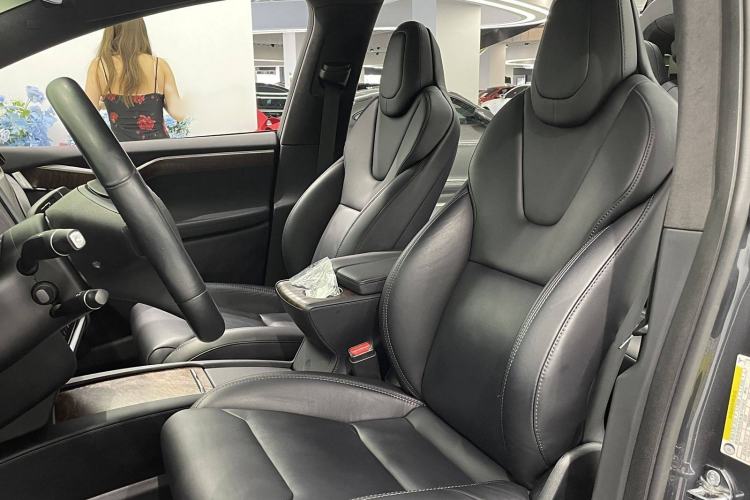 Used Tesla Model X 2019 Long-Range Version Interior 3