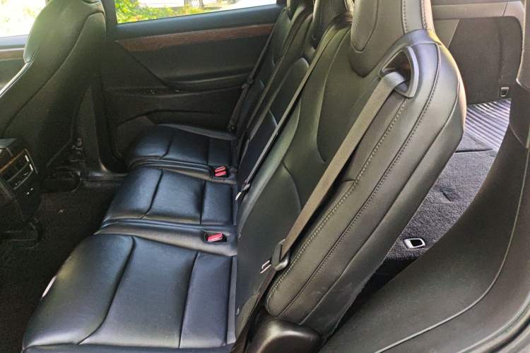 Used Tesla Model X 2019 Long-Range Version Interior 4