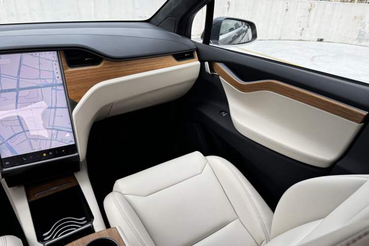 Used Tesla Model X 2019 Long-Range Version Interior 5