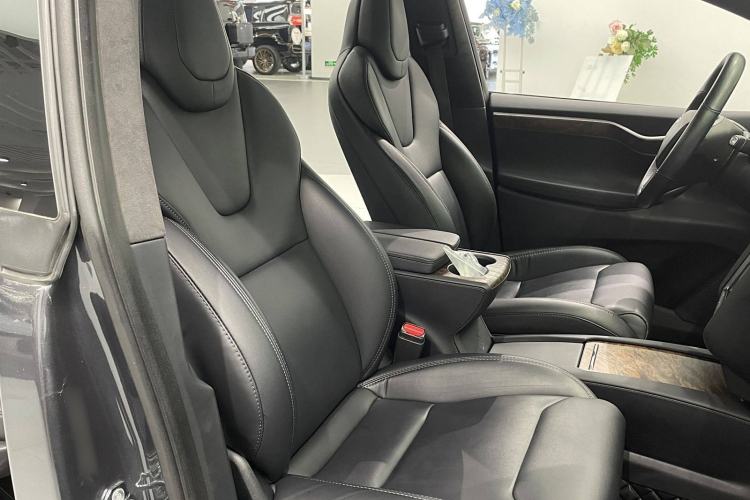 Used Tesla Model X 2019 Long-Range Version Interior 6