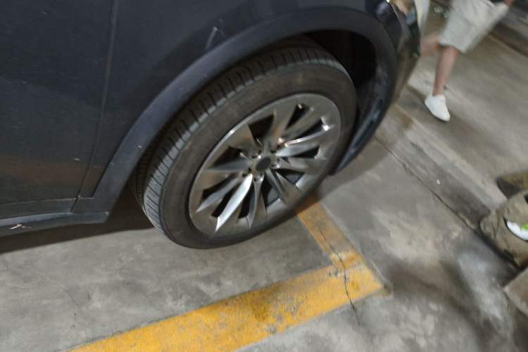 Used Tesla Model X 2019 Long-Range Version Right Front Wheel Hub