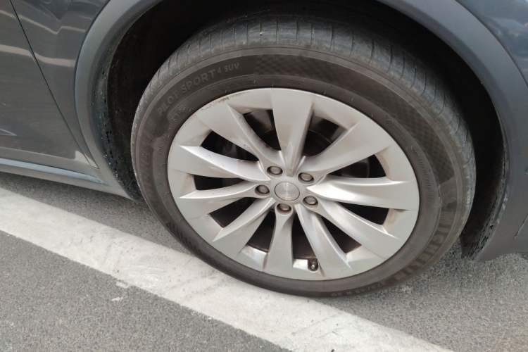 Used Tesla Model X 2019 Long-Range Version Right Front Wheel Hub