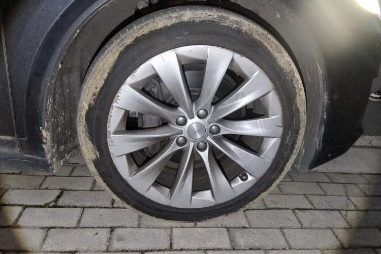 Used Tesla Model X 2019 Long-Range Version Right Front Wheel Hub