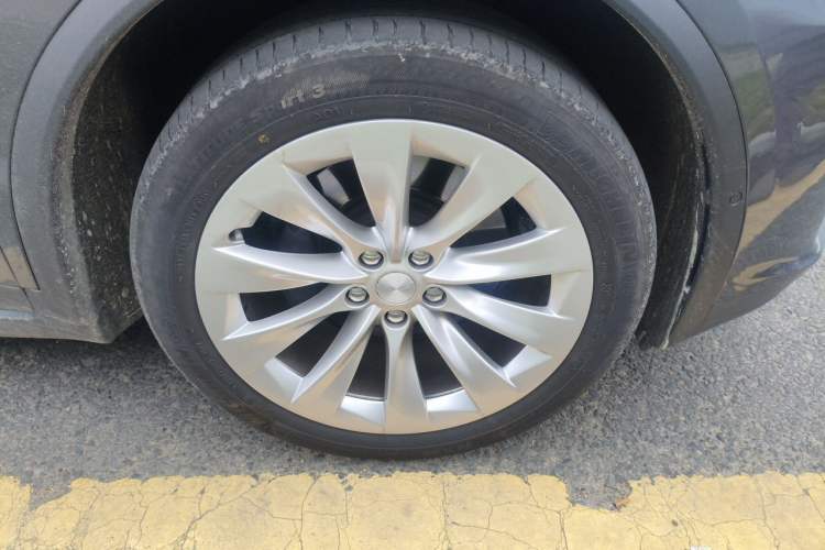 Used Tesla Model X 2019 Long-Range Version Right Front Wheel Hub