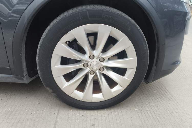 Used Tesla Model X 2019 Long-Range Version Right Front Wheel Hub