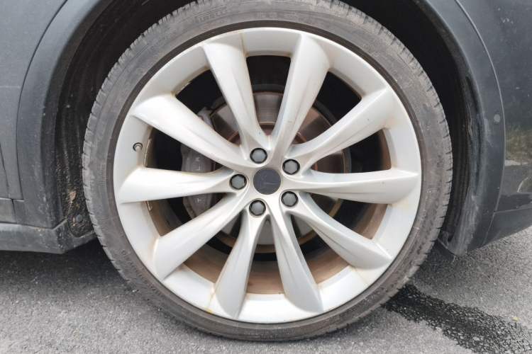 Used Tesla Model X 2019 Long-Range Version Right Front Wheel Hub
