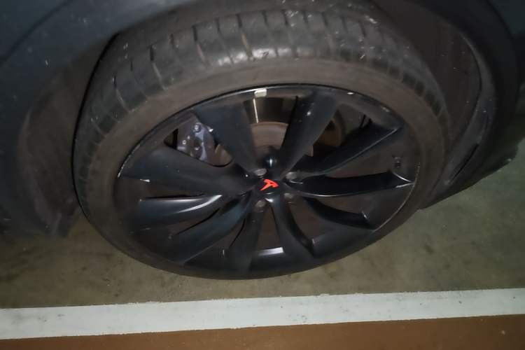 Used Tesla Model X 2019 Long-Range Version Right Front Wheel Hub