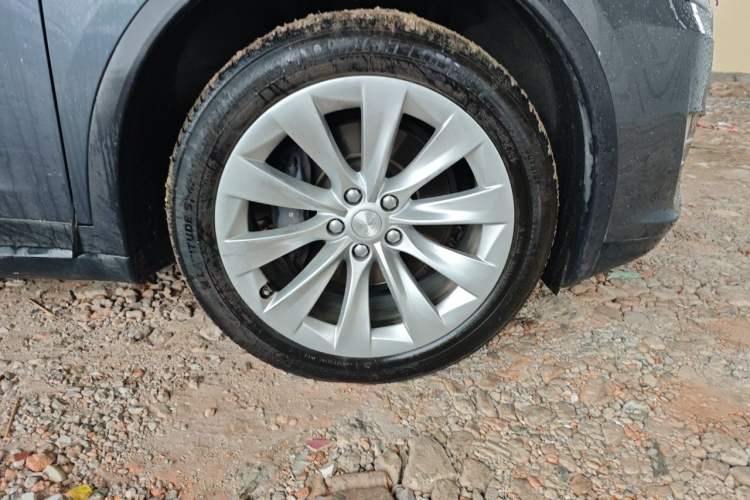Used Tesla Model X 2019 Standard Range Version Right Front Wheel Hub