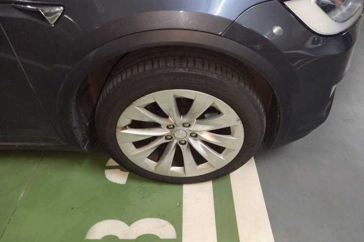 Used Tesla Model X 2019 Long-Range Version Right Front Wheel Hub