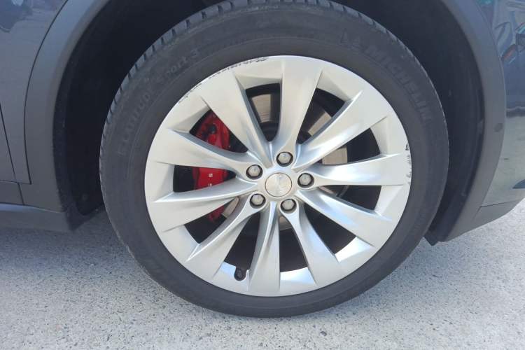 Used Tesla Model X 2019 Performance High-Performance Edition Right Front Wheel Hub