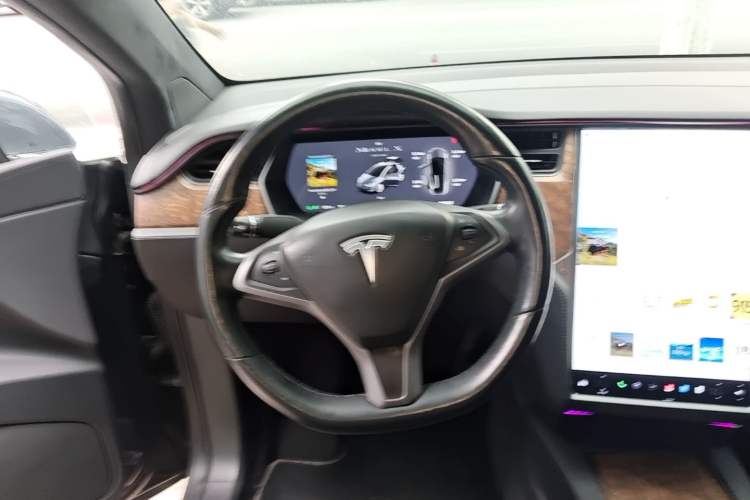 Used Tesla Model X 2019 Long-Range Version Steering Wheel