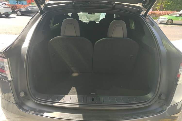 Used Tesla Model X 2019 Long-Range Version Trunk