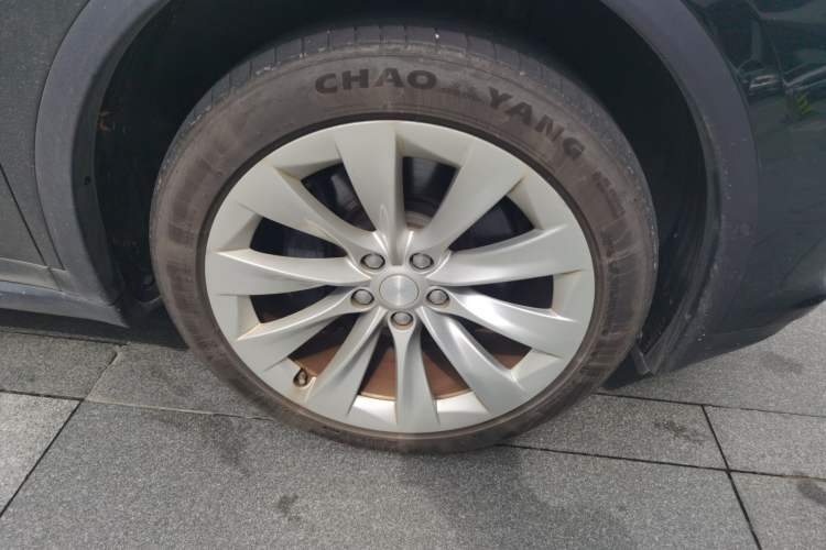 Used Tesla Model X 2019 Long-Range Version Right Front Wheel Hub