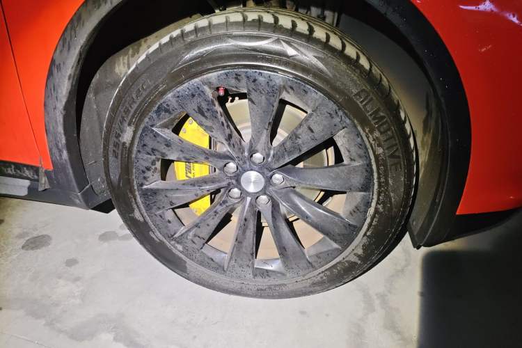 Used Tesla Model X 2019 Long-Range Version Right Front Wheel Hub