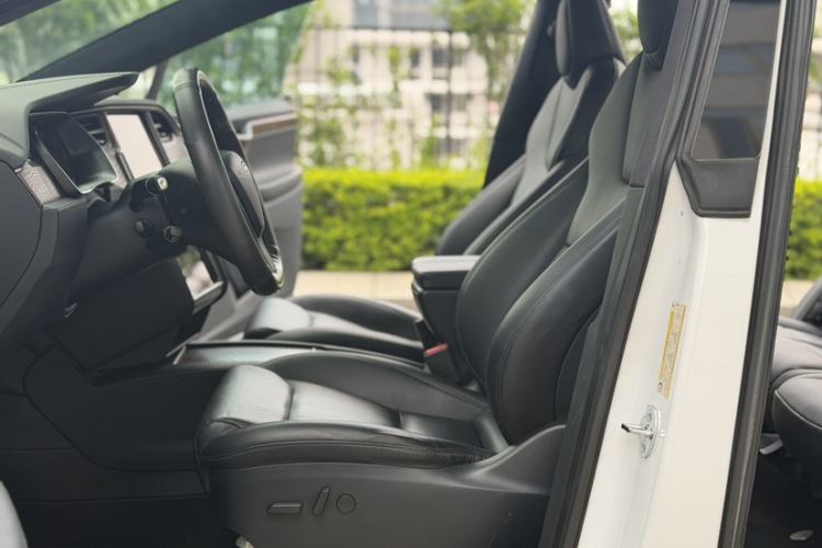 Used Tesla Model X 2019 Long-Range Version Interior 2