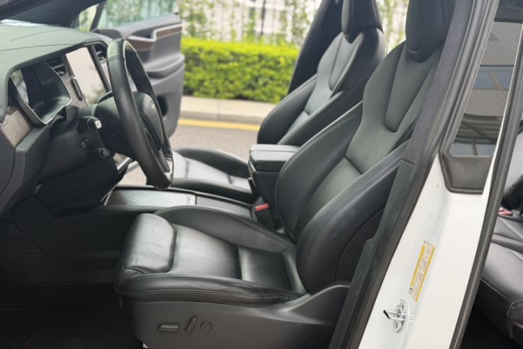 Used Tesla Model X 2019 Long-Range Version Interior 7