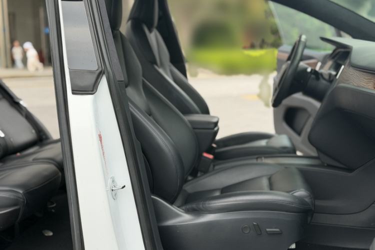 Used Tesla Model X 2019 Long-Range Version Interior 8