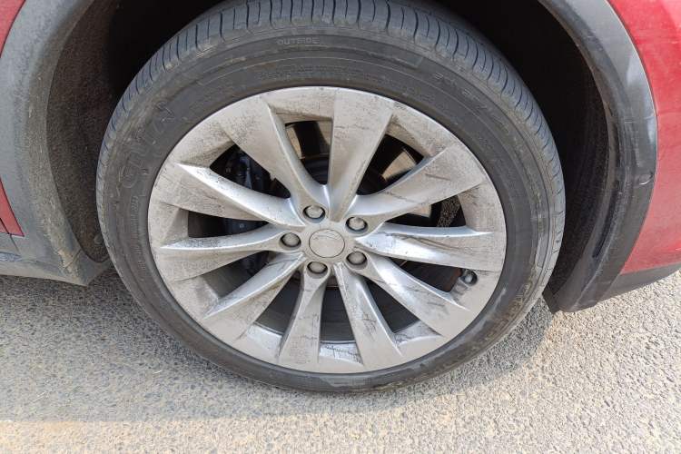 Used Tesla Model X 2019 Long-Range Version Right Front Wheel Hub