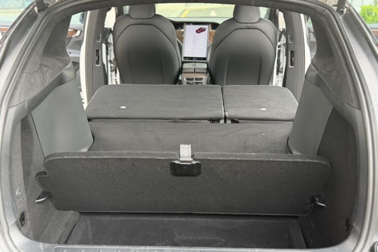 Used Tesla Model X 2019 Long-Range Version Trunk