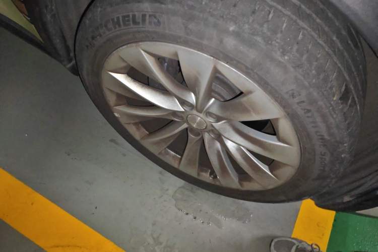 Used Tesla Model X 2019 Long-Range Version Right Front Wheel Hub