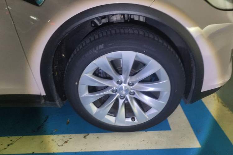Used Tesla Model X 2019 Long-Range Version Right Front Wheel Hub