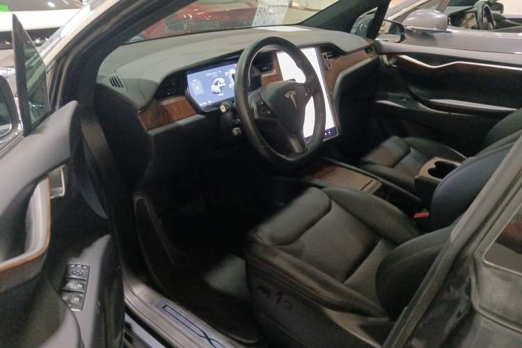 Used Tesla Model X 2019 Long-Range Version Interior 3