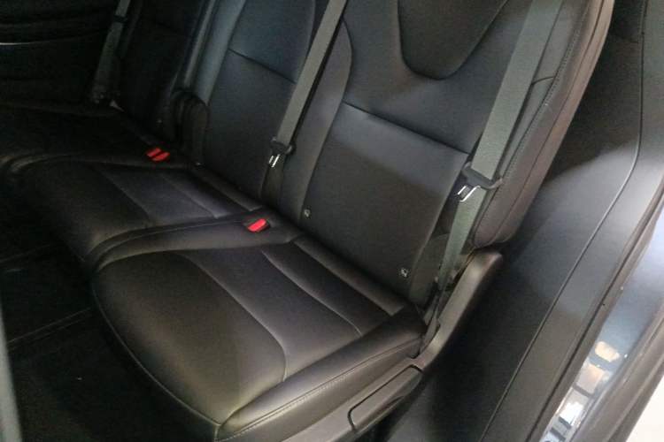 Used Tesla Model X 2019 Long-Range Version Interior 4