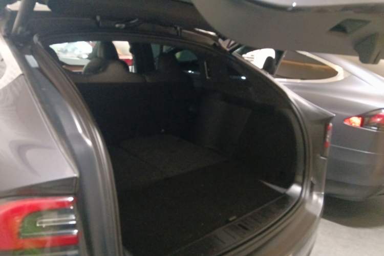 Used Tesla Model X 2019 Long-Range Version Trunk