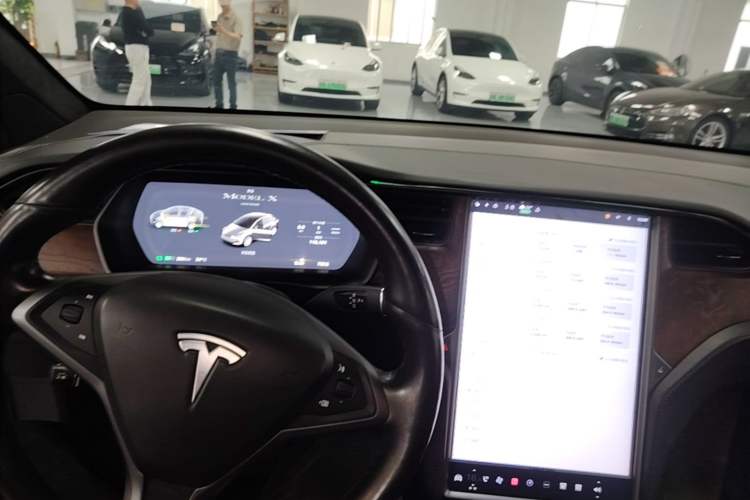 Used Tesla Model X 2019 Long-Range Version Center Console