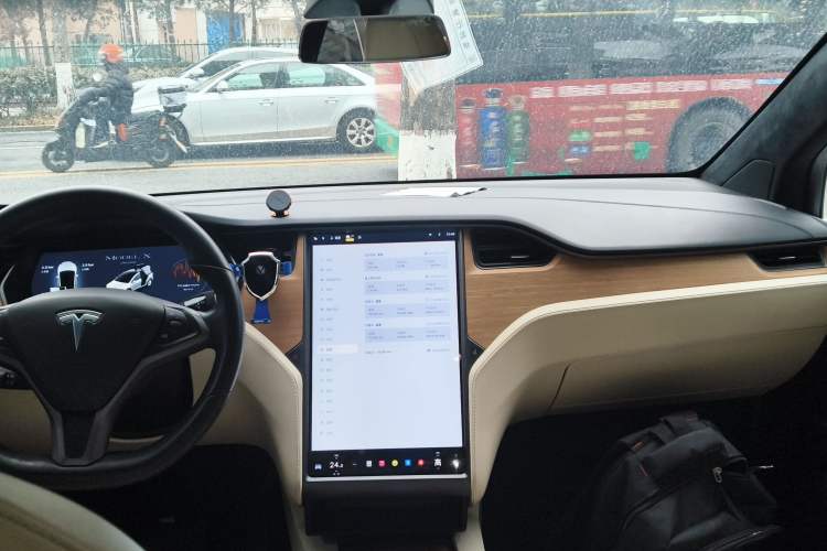 Used Tesla Model X 2019 Long-Range Version Center Console
