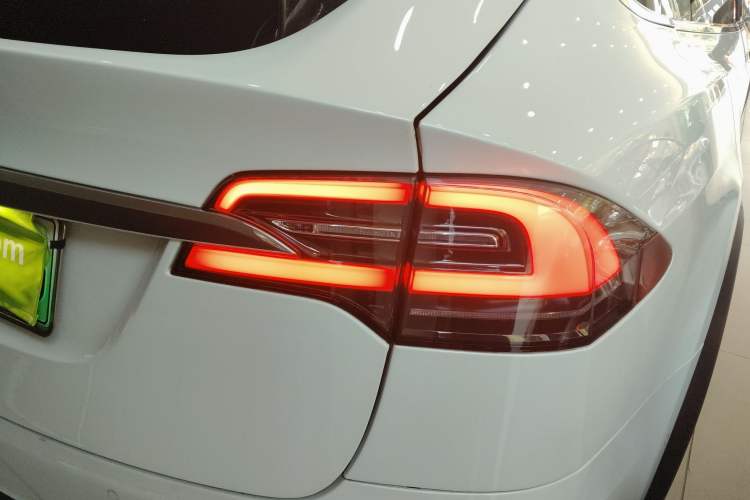 Used Tesla Model X 2019 Long-Range Version Exterior 2
