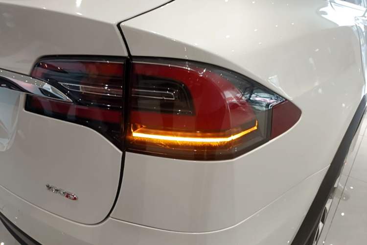 Used Tesla Model X 2019 Long-Range Version Exterior 3