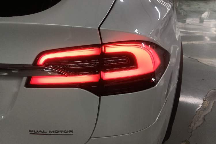 Used Tesla Model X 2019 Long-Range Version Exterior 3