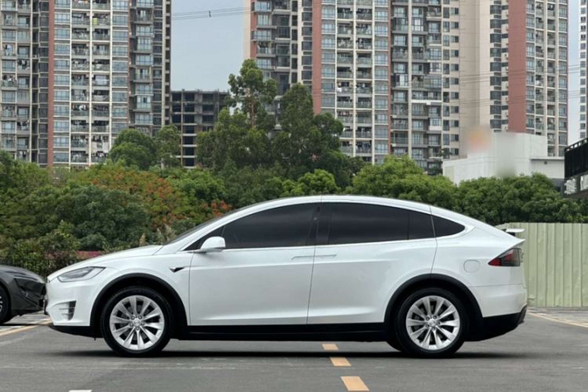 Used Tesla Model X 2019 Long-Range Version Exterior 3