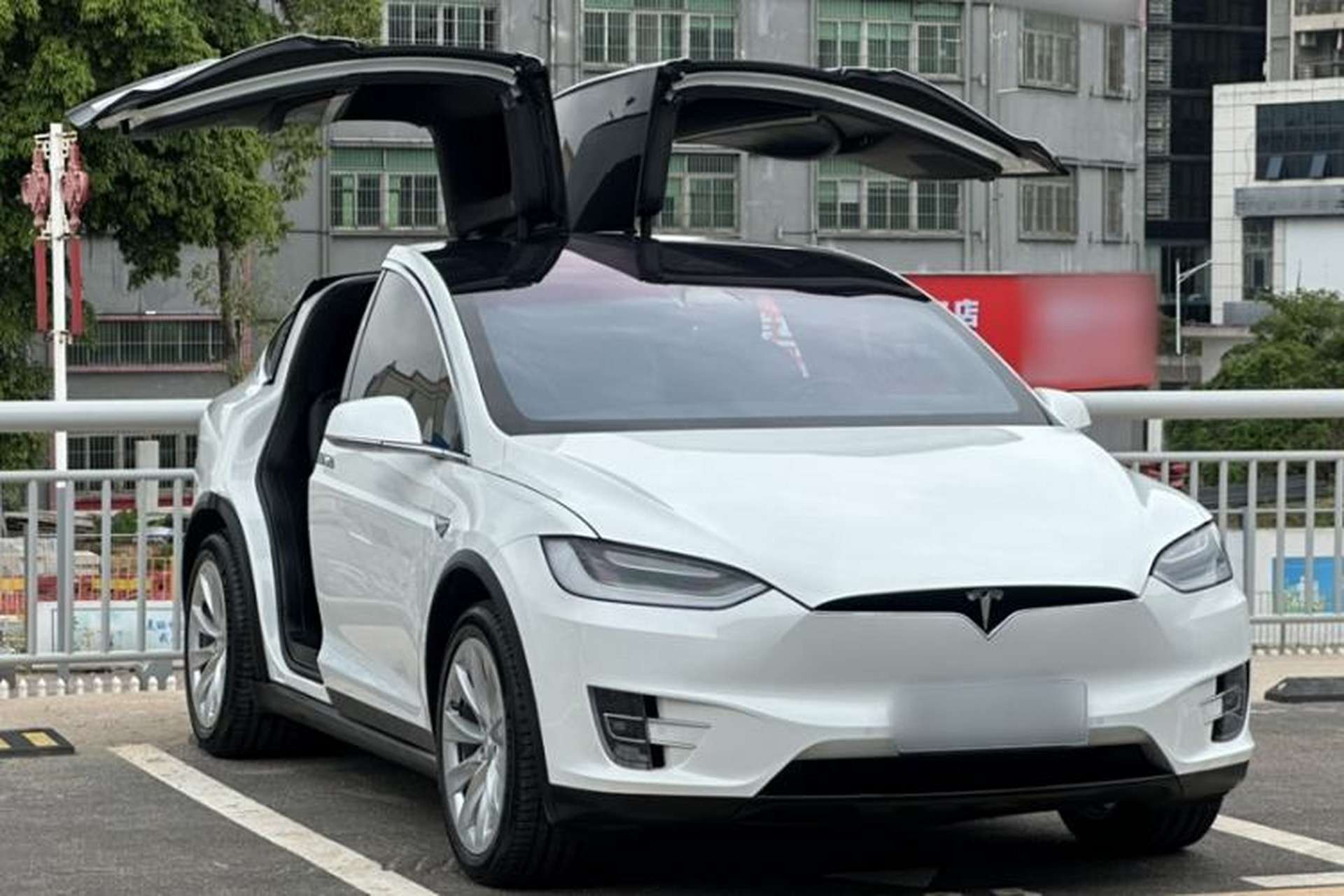 Used Tesla Model X 2019 Long-Range Version Exterior 4