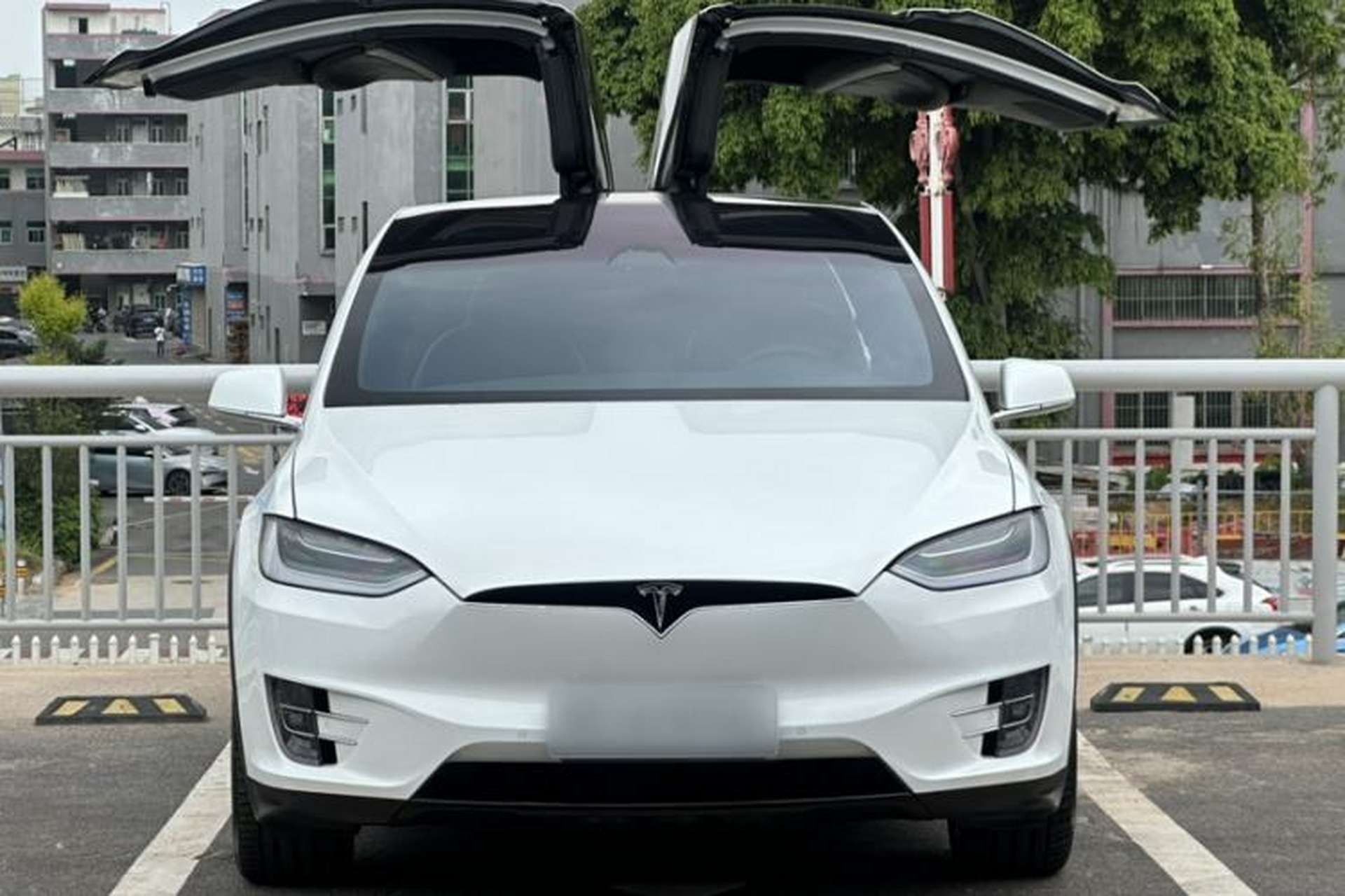 Used Tesla Model X 2019 Long-Range Version Exterior 5