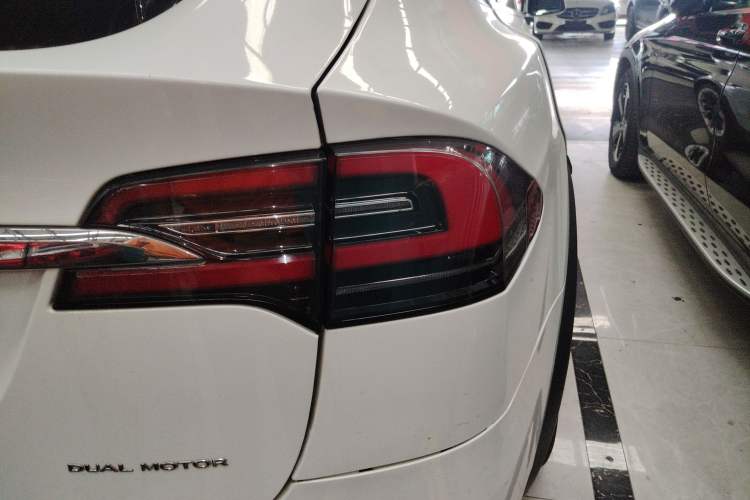 Used Tesla Model X 2019 Long-Range Version Exterior 6