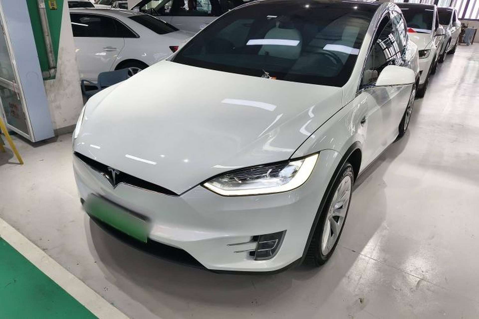 Used Tesla Model X 2019 Long-Range Version Front Left 45 Deg