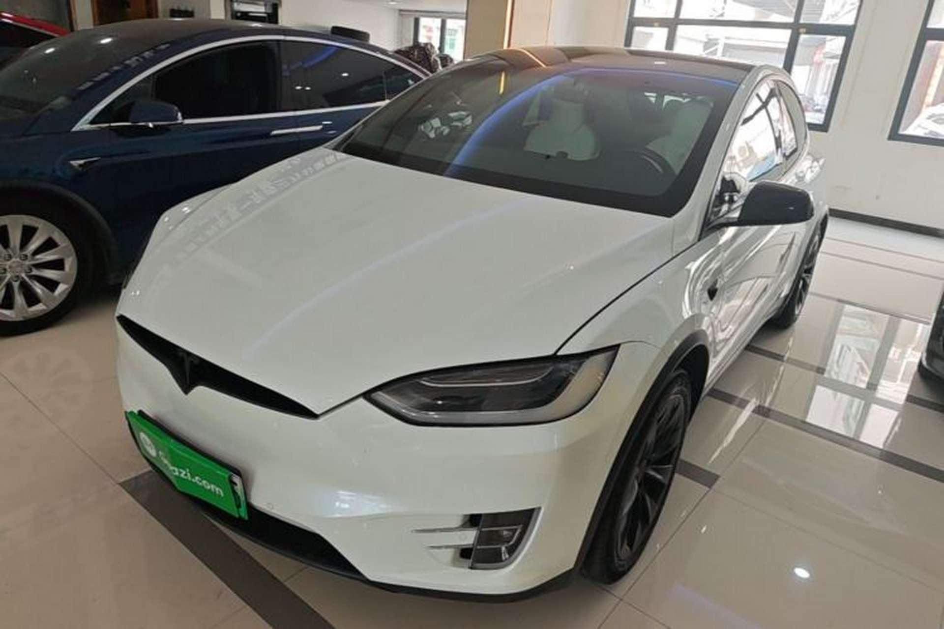 Used Tesla Model X 2019 Long-Range Version Front Left 45 Deg