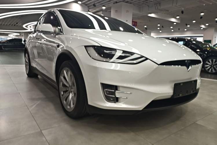 Used Tesla Model X 2019 Long-Range Version Front Right 45 Deg